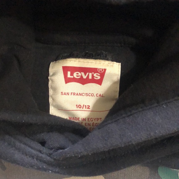 🧜🏼♀️3 for $15 item! 🧜🏼♀️ Levi’s hoodie - Picture 2 of 2